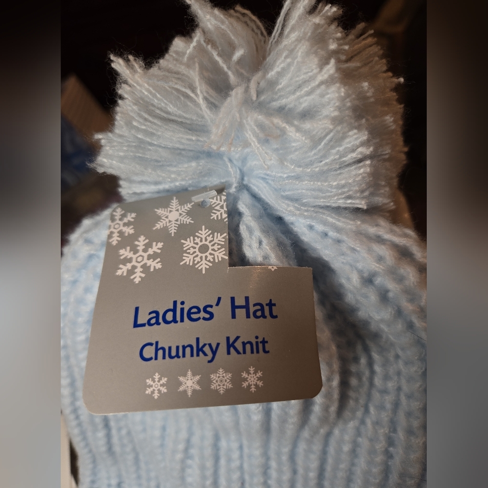 Ladies Chunky Knit Hat  In Light Blue NWT - Picture 3 of 4